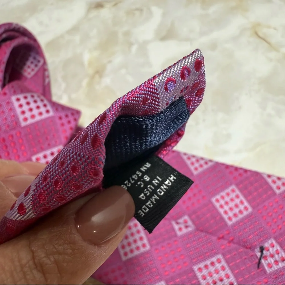 NWOT Holland & Sherry‎ London Men's Silk Printed Shape Tie Pink 3 1/2